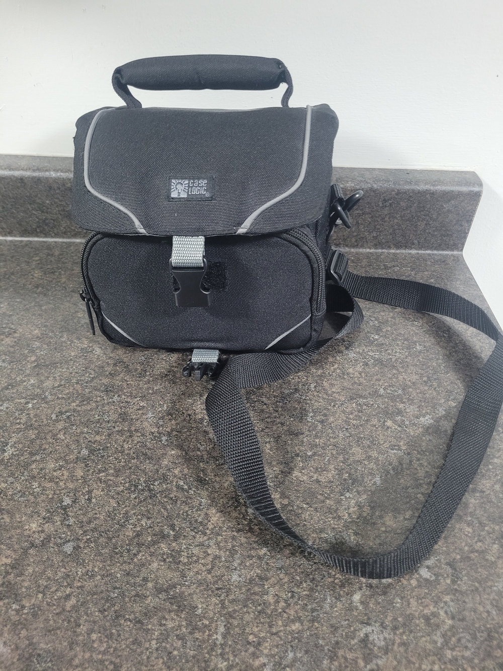 Case Logic Black Compact Camera Bag with Shoulder Strap